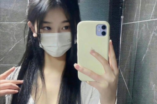 知名男明星承认婚内出轨后首次公开露面
